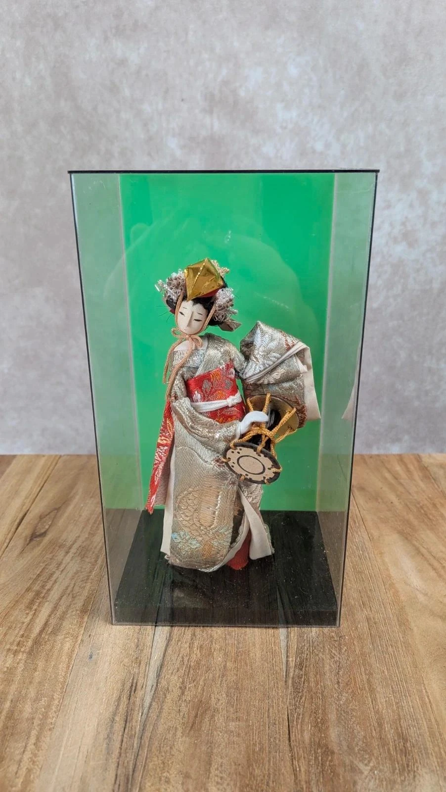 Poupée japonaise traditionnelle en boîte – Made in Japan